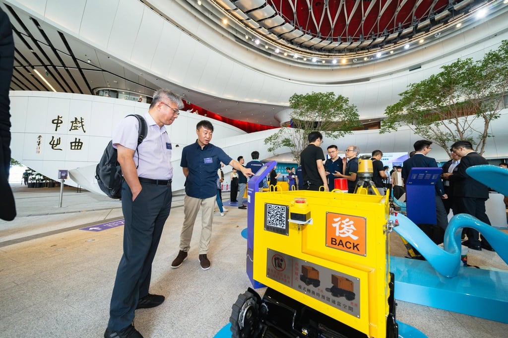 Robots on display captivated many attendees. Robots on display captivated many attendees.