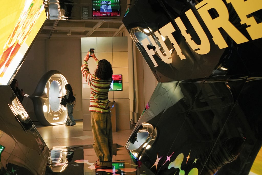 Zone 2’s mirrored tunnel multiplied every movement, turning visitors into shifting, avatar-like reflections. Zone 2’s mirrored tunnel multiplied every movement, turning visitors into shifting, avatar-like reflections.