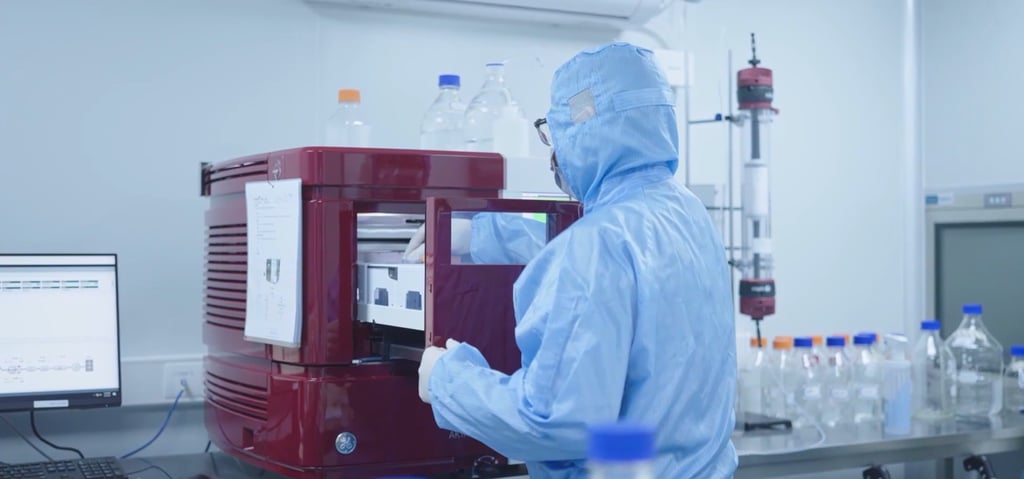 Scientist performs mRNA purification at Innorna's advanced bioprocess development lab.