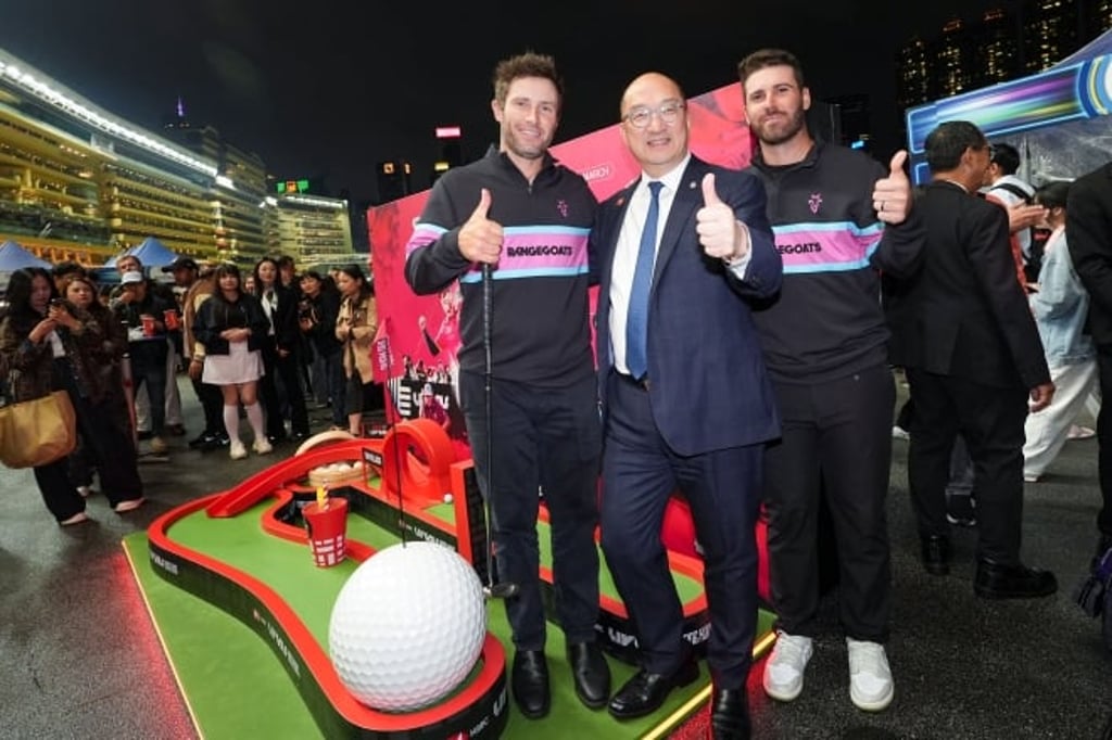 International golfers experienced Hong Kong’s cultural and culinary attractions, including Tai Kwun in Central and Happy Wednesday races at Happy Valley Racecourse, and posed for a photo with Raymond Tam, Executive Director of Corporate Affairs of The Hong Kong Jockey Club (centre) at the racecourse.