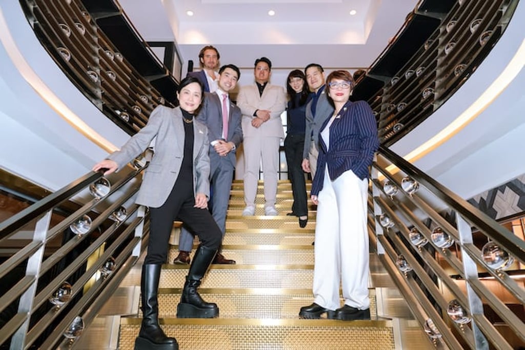 Key supporters for the HK4FAMILIES launch from left: Yvonne Kam, Chief Financial Officer of the Yung Kee Restaurant Group, the venue sponsor of the ceremony; Jolly Yip, Deputy Global Head of Family Office, Invest Hong Kong; Piers Dunhill, Chairman of Dunhill Ventures; Prof. Marshall Jen; Angel Chia, Executive Director of the HKAWL; Christopher Aw, Partner at Argonautic Ventures; and Regina Ho.