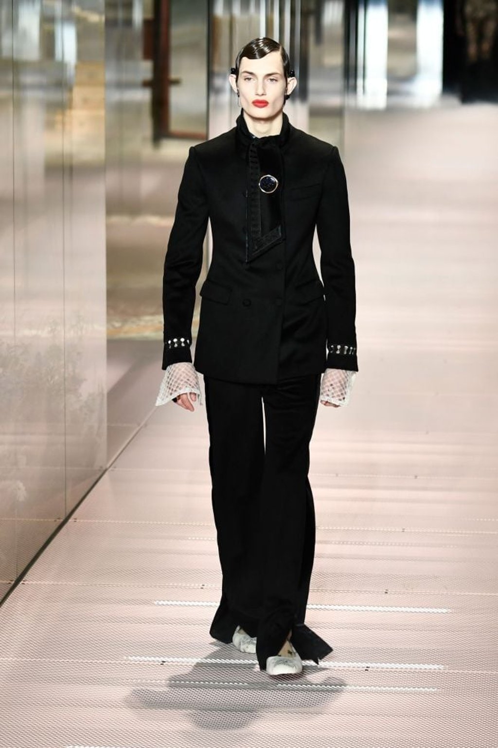 A model presents a creation of British designer Kim Jones for Fendi’s Spring/Summer 2021 Haute Couture collection during Paris Haute Couture Fashion Week, on January 27, 2021. Photo: AFP A model presents a creation of British designer Kim Jones for Fendi’s Spring/Summer 2021 Haute Couture collection during Paris Haute Couture Fashion Week, on January 27, 2021. Photo: AFP