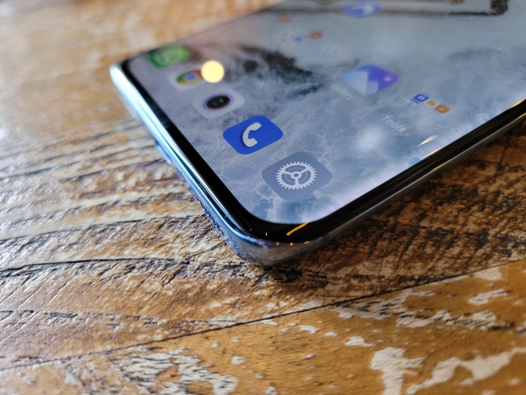 The screen curves on all four sides of the Mi 11. Photo: Ben Sin