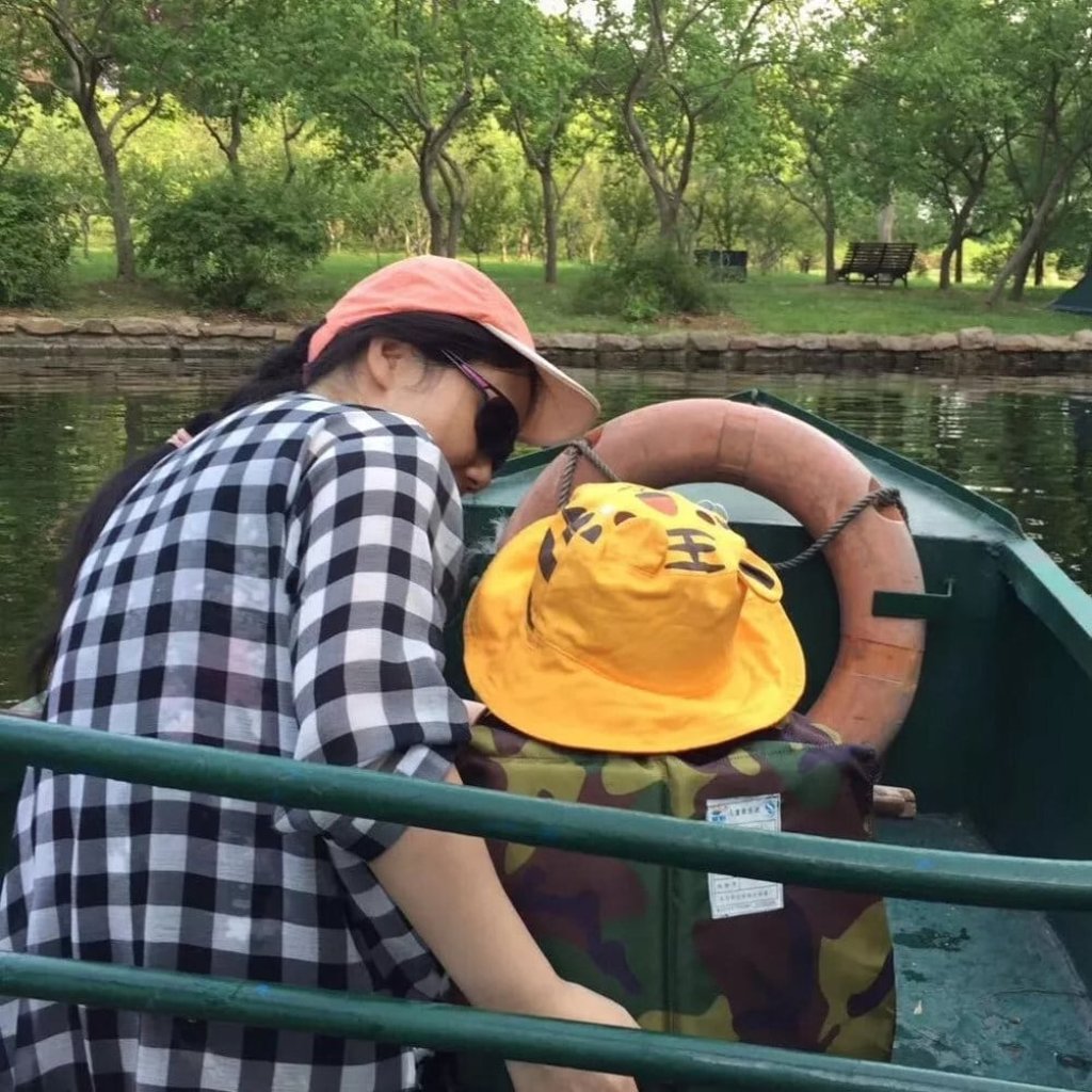 Chris Zou, a single mother, and her now four-year-old son Xinxin, in a boat on a lake in Shanghai, China. Photo: Chris Zou Chris Zou, a single mother, and her now four-year-old son Xinxin, in a boat on a lake in Shanghai, China. Photo: Chris Zou