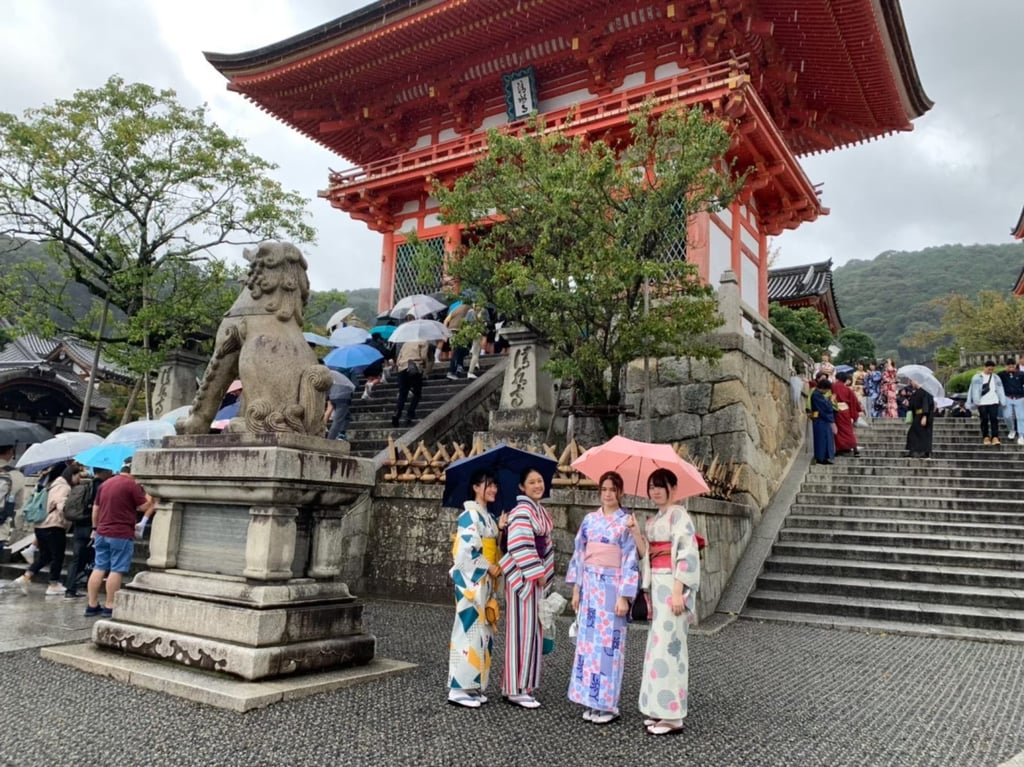 Emi Izawa (second from right) and three friends at the main gateway to Kiyomizu-dera Temple in Kyoto. Photo: Handout Emi Izawa (second from right) and three friends at the main gateway to Kiyomizu-dera Temple in Kyoto. Photo: Handout