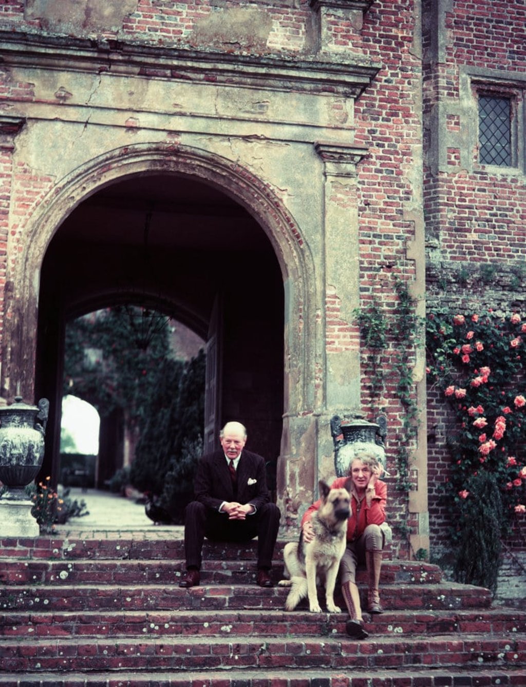 Vita Sackville-West and Harold Nicolson, at Sissinghurst in 1960. Photo: Getty Images