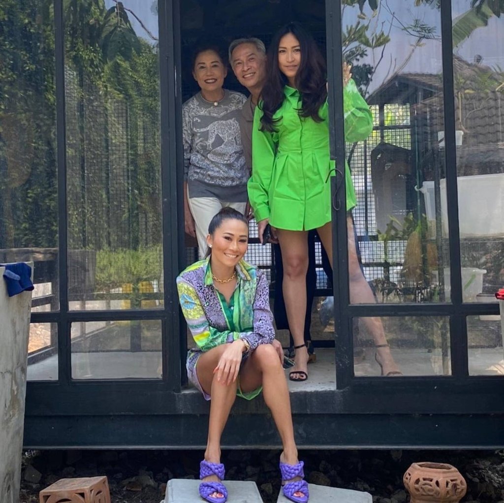 Lek Bodiratnangkura and her family. Photo: @lek_nai_lert/Instagram Lek Bodiratnangkura and her family. Photo: @lek_nai_lert/Instagram