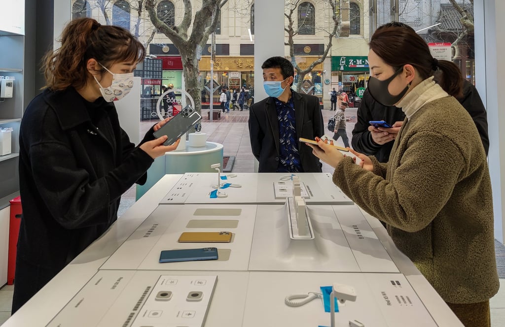 Customers try out Oppo Find X3 smartphones in Shanghai. Photo: Getty Images Customers try out Oppo Find X3 smartphones in Shanghai. Photo: Getty Images