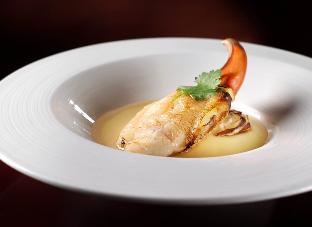 Steamed crab claw with egg white in Hua Diao wine. Photo: Tin Lung Heen Steamed crab claw with egg white in Hua Diao wine. Photo: Tin Lung Heen