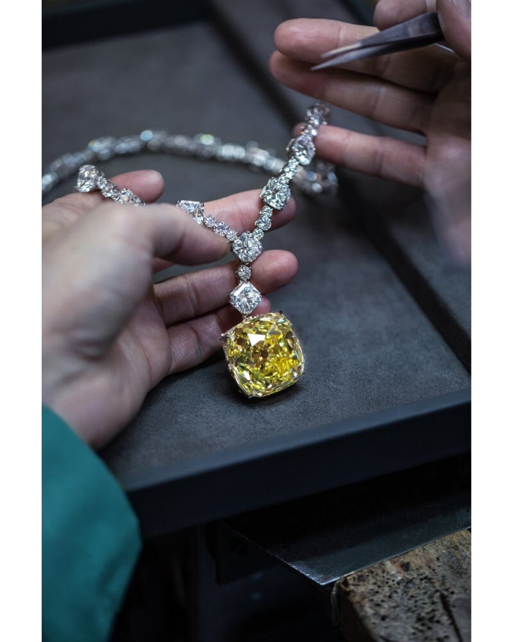 Ocean's 8 necklace name hotsell