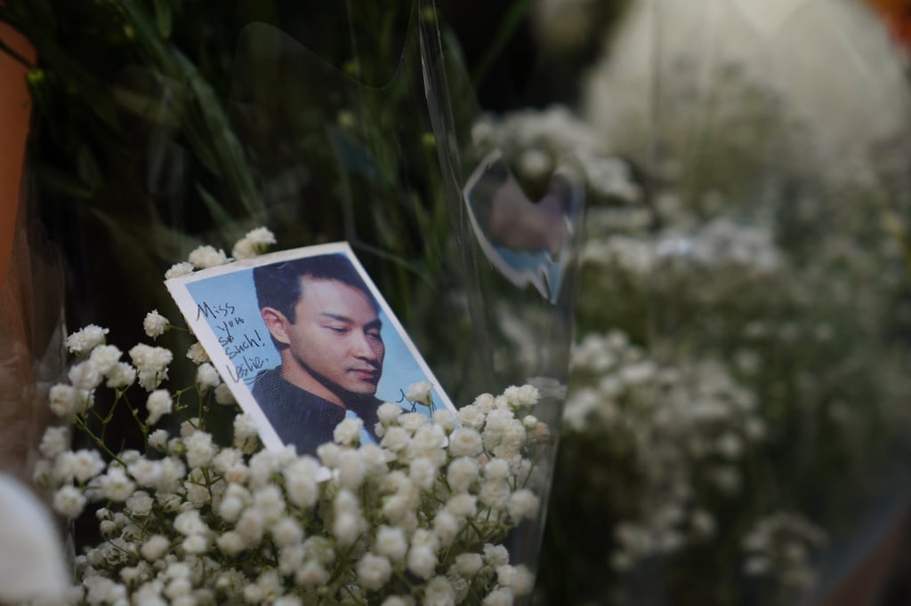 Fans lay flowers to honour deceased pop star Leslie Cheung in 2021. Photo: Sam Tsang