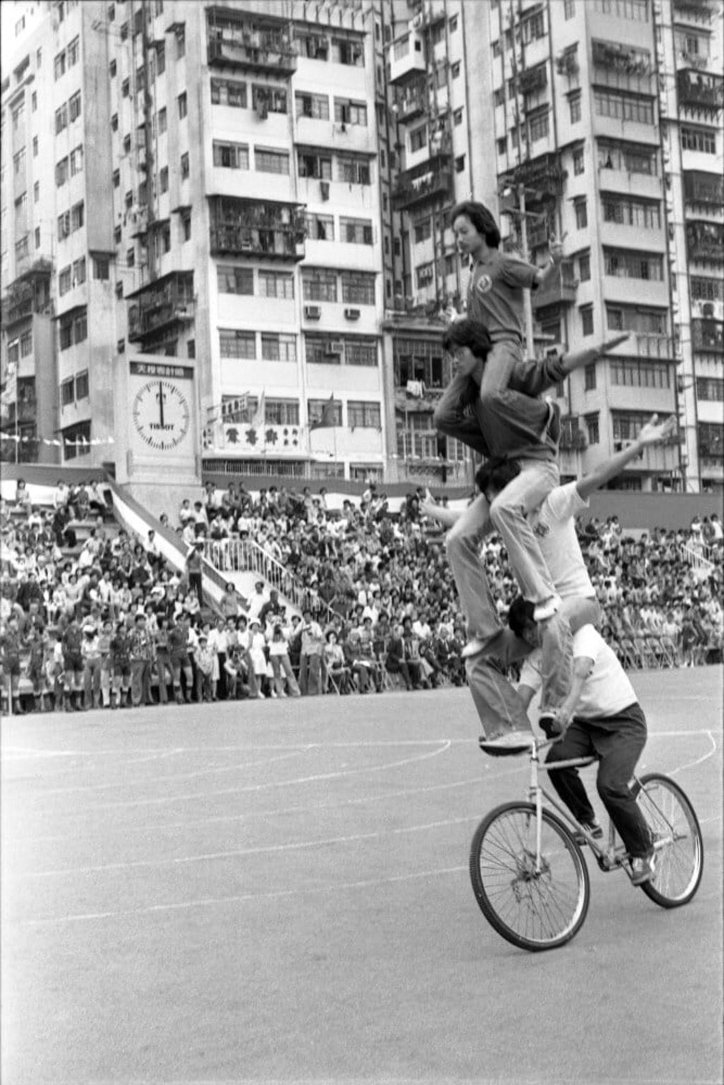 Acrobats mark the opening of the procession. Photo: SCMP