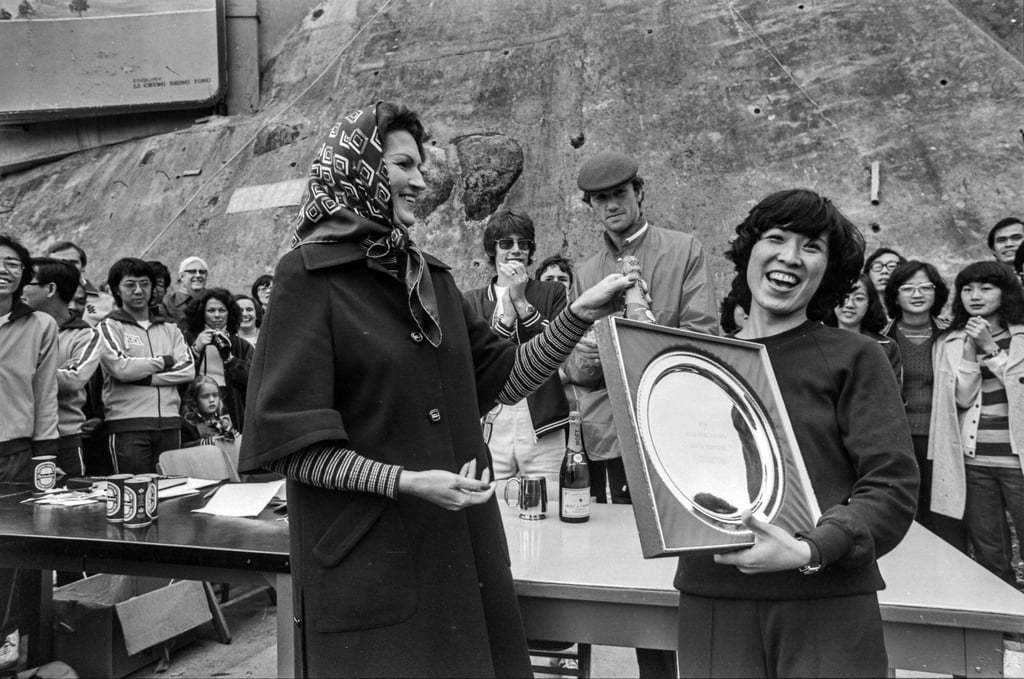 Yuko Gordon receives her trophy after winning the women’s title in the Inter-Hong Cross Country Run on the Peak in 1979. Photo: SCMP Pictures