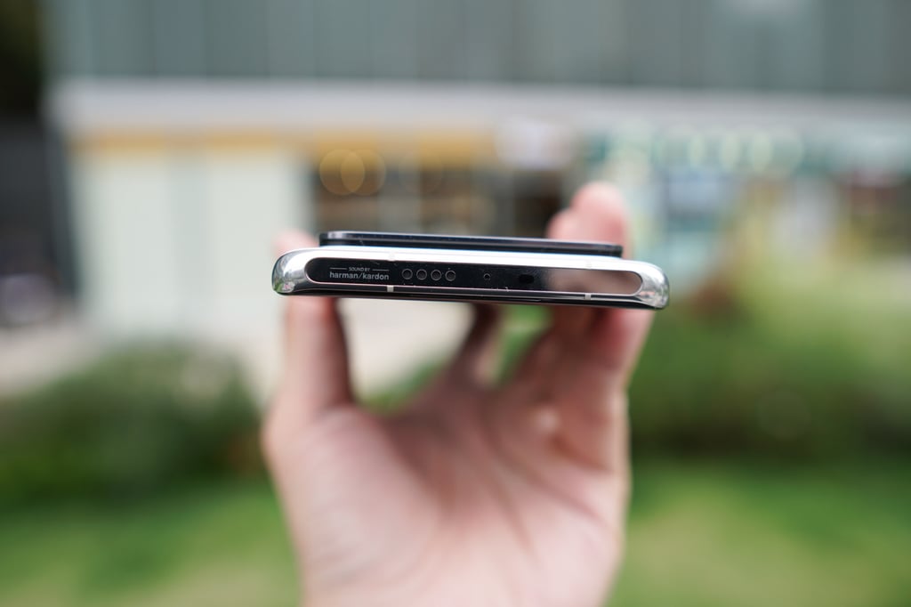 The protruding camera module on the Xiaomi Mi 11 Ultra. Photo: Ben Sin