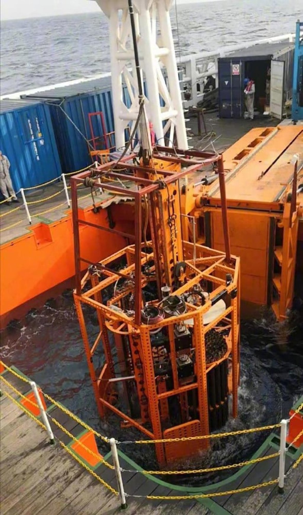 Sediment core was obtained from a depth of 2,060 metres using the “Sea Bull II” drilling system. Photo: Xinhua