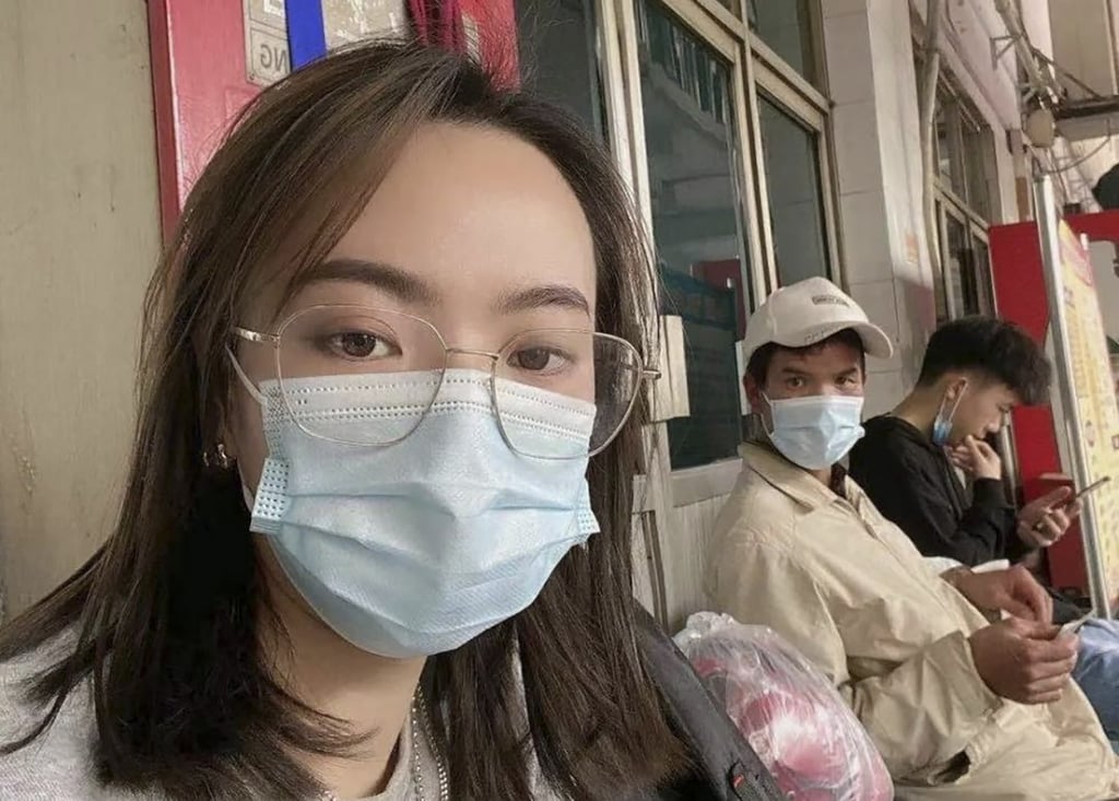 Wu Fangwen (centre) was recognized and sent home by a fellow villager (left) after being found homeless in Kaili City. Credit: Kaili People Radio Station