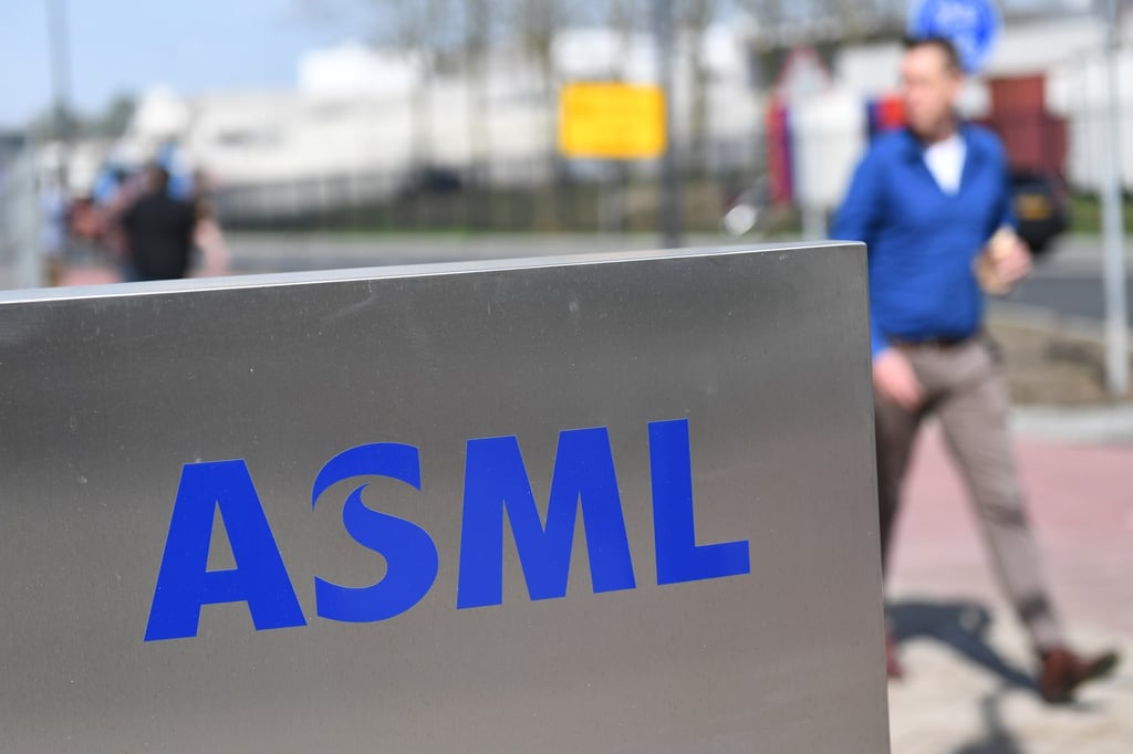 An employee walks past an ASML logo in Veldhoven, the Netherlands, on April 17, 2018. Photo: AFP An employee walks past an ASML logo in Veldhoven, the Netherlands, on April 17, 2018. Photo: AFP