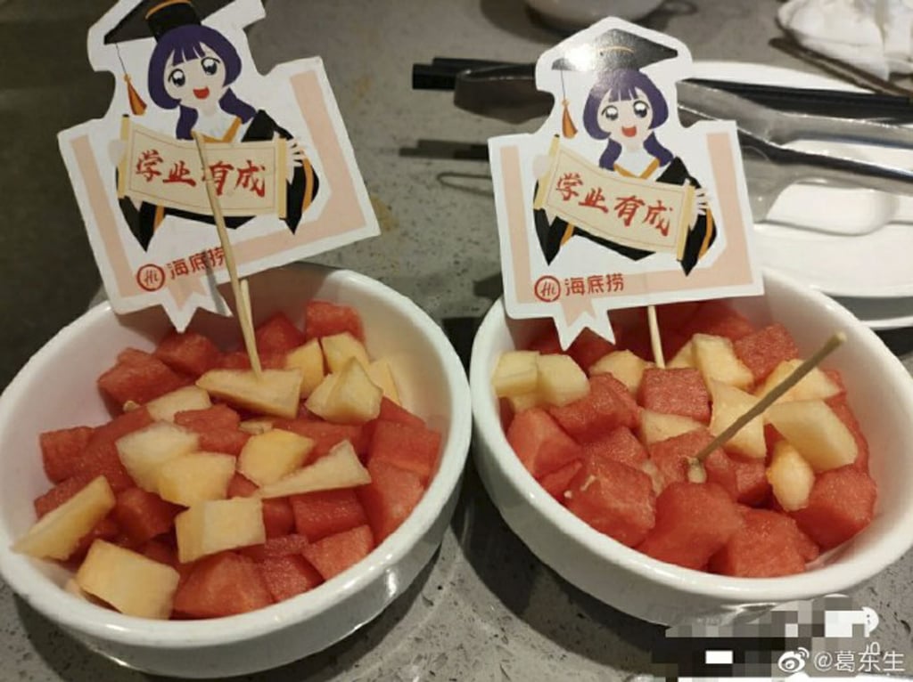 Free fruits are among the attractions at hotpot chain Haidilao. Credit: Weibo