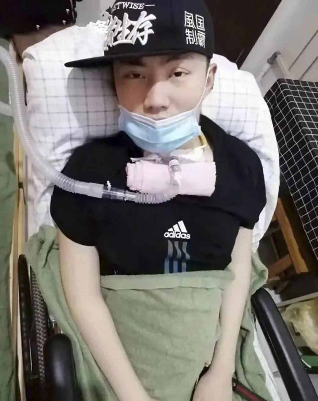 Zhu struggled with his mental health after a serious accident left him paralysed. Photo: Baidu Zhu struggled with his mental health after a serious accident left him paralysed. Photo: Baidu