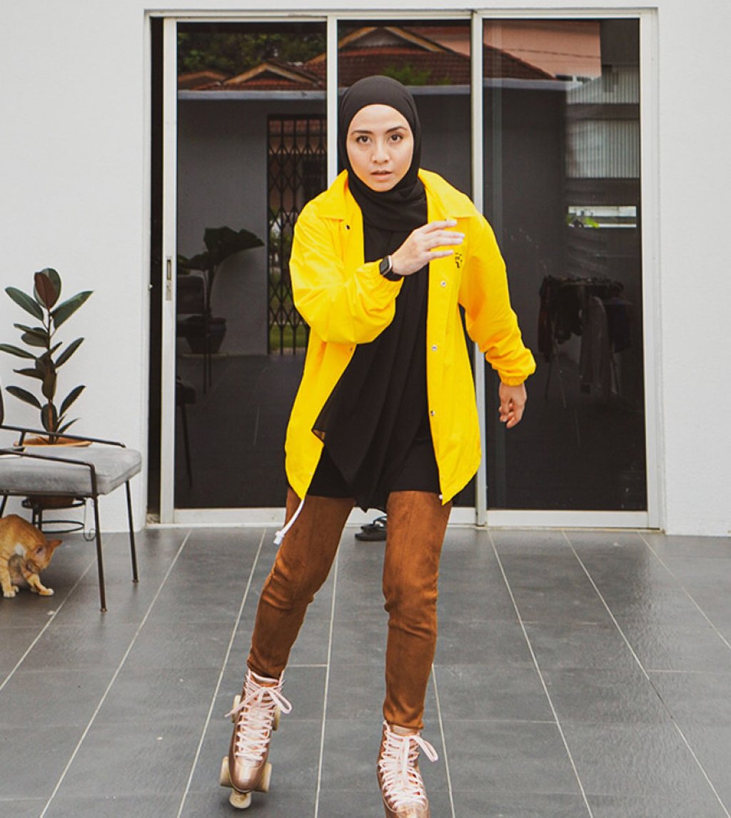 Cik Manggis likes to use the Workout app even when she skates to stay on top of her goals. Photo: Buro MY