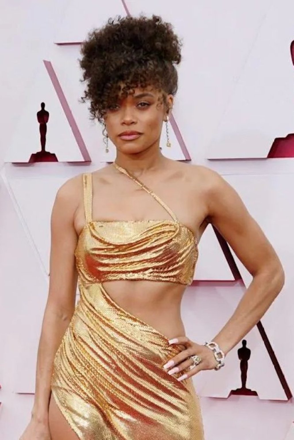 Andra Day wears jewels from Tiffany & Co. at the Oscars 2021. Photo: Tiffany & Co.
