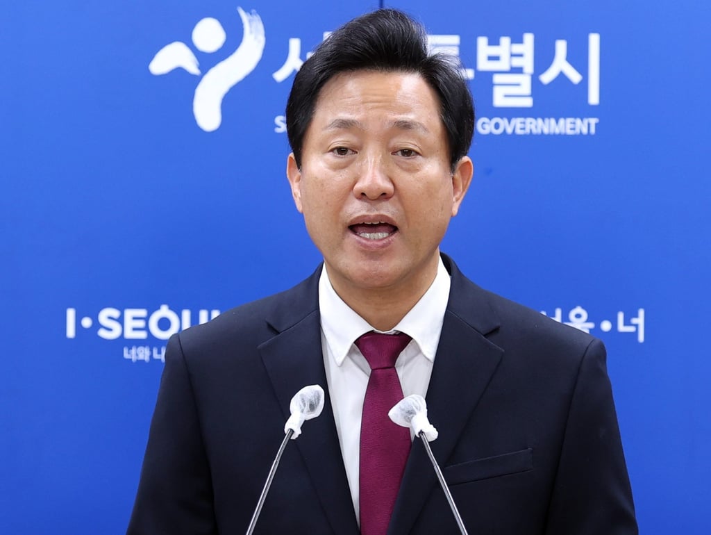 Oh Se-hoon speaks at Seoul City Hall on April 27. Photo: Yonhap/EPA