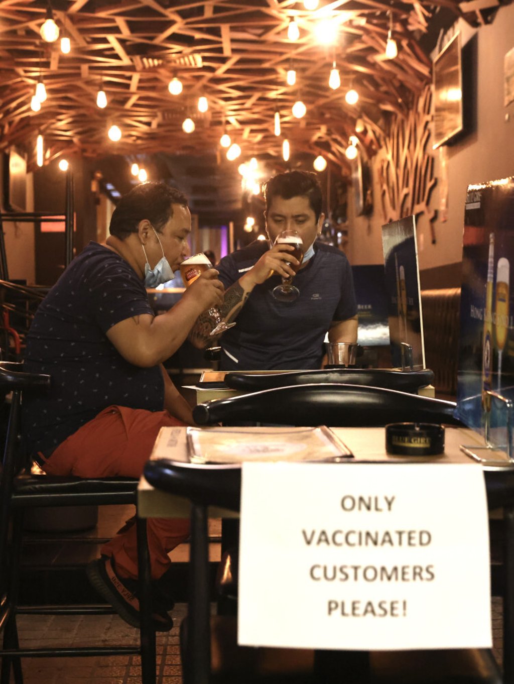 A bar at Tsim Sha Tsui puts up a notice inviting only vaccinated customers after reopening following five months of closure. Photo: K. Y. Cheng A bar at Tsim Sha Tsui puts up a notice inviting only vaccinated customers after reopening following five months of closure. Photo: K. Y. Cheng