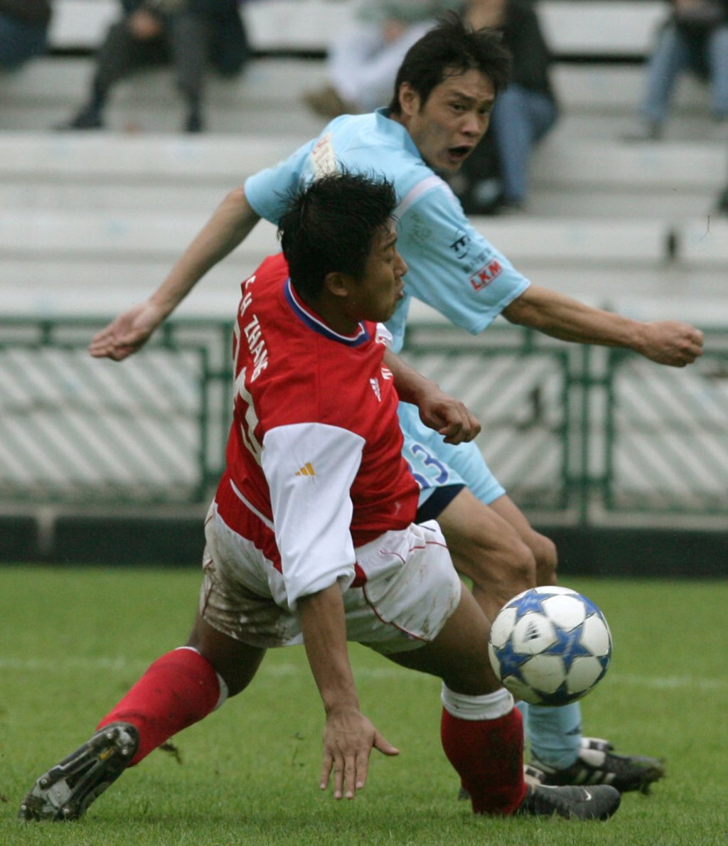 Zhang of South China tackles Fan Zhiyi of Rangers at Mong Kok Stadium in a Hong Kong top flight football match in 2006. Photo: SCMP