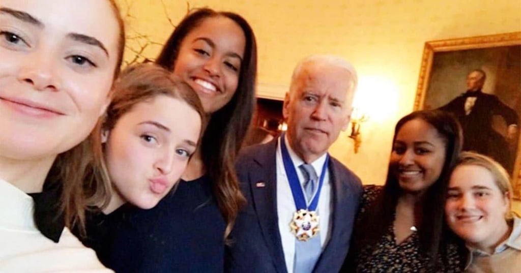 Sasha Obama (second right) in a group selfie with pal Maisy Biden (second from left). Photo: @NaomiBiden/Twitter Sasha Obama (second right) in a group selfie with pal Maisy Biden (second from left). Photo: @NaomiBiden/Twitter
