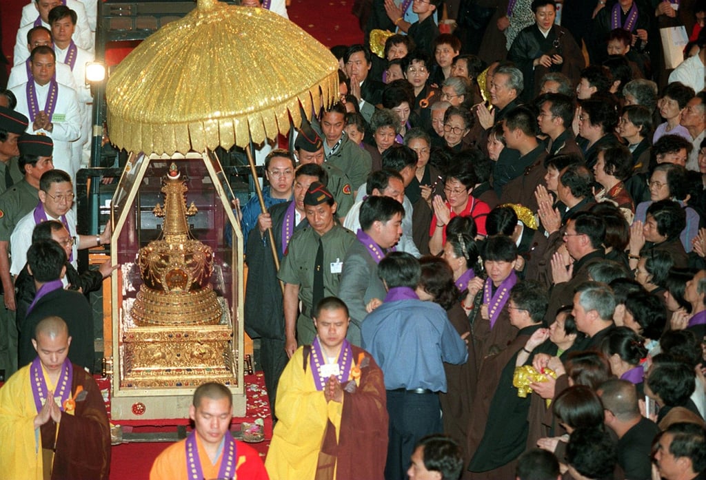 “Completion” ceremony for the Return of The Buddha’s Tooth Relic at the Hong Kong Coliseum in 1999. Photo: SCMP “Completion” ceremony for the Return of The Buddha’s Tooth Relic at the Hong Kong Coliseum in 1999. Photo: SCMP