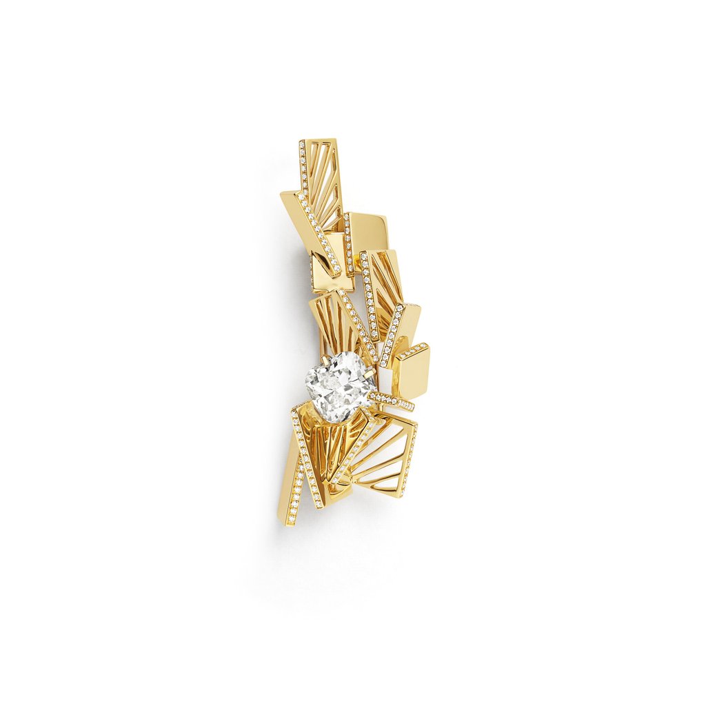 Yellow gold Skyline brooch. Photo: Chaumet