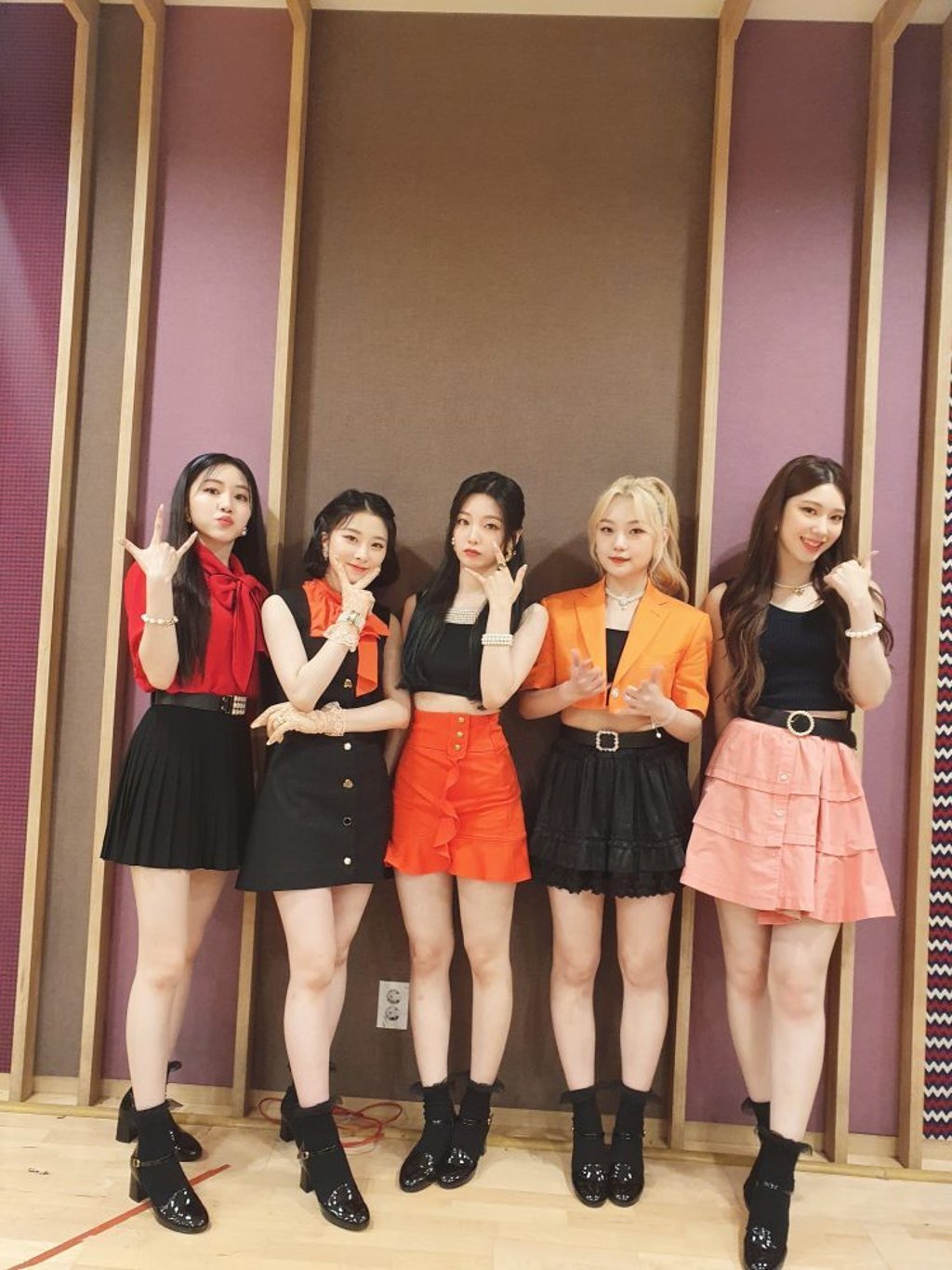 Rocket Punch debuted in 2019, and Ring Ring is their first single of 2021.