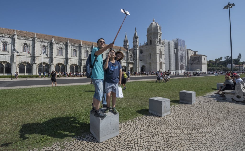 Chinese tourists take selfies in Lisbon, Portugal, pre-pandemic. Europe is preparing to woo back Asian globe-trotters and flexibility will be key. Photo: Getty Images