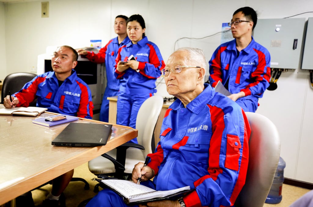 In 2018, Wang Pinxian (right, foreground) was part of a team who dove to a depth of 1,410 metres aboard Chinese research submersible Shenhai Yongshi, or Deep Sea Warrior, to collect samples in the South China Sea. Photo: Xinhua In 2018, Wang Pinxian (right, foreground) was part of a team who dove to a depth of 1,410 metres aboard Chinese research submersible Shenhai Yongshi, or Deep Sea Warrior, to collect samples in the South China Sea. Photo: Xinhua