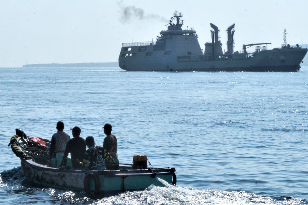 An Indonesian Navy ship leaves for the search and rescue operation following the sinking of submarine KRI Nanggala in East Java. Photo: Xinhua An Indonesian Navy ship leaves for the search and rescue operation following the sinking of submarine KRI Nanggala in East Java. Photo: Xinhua