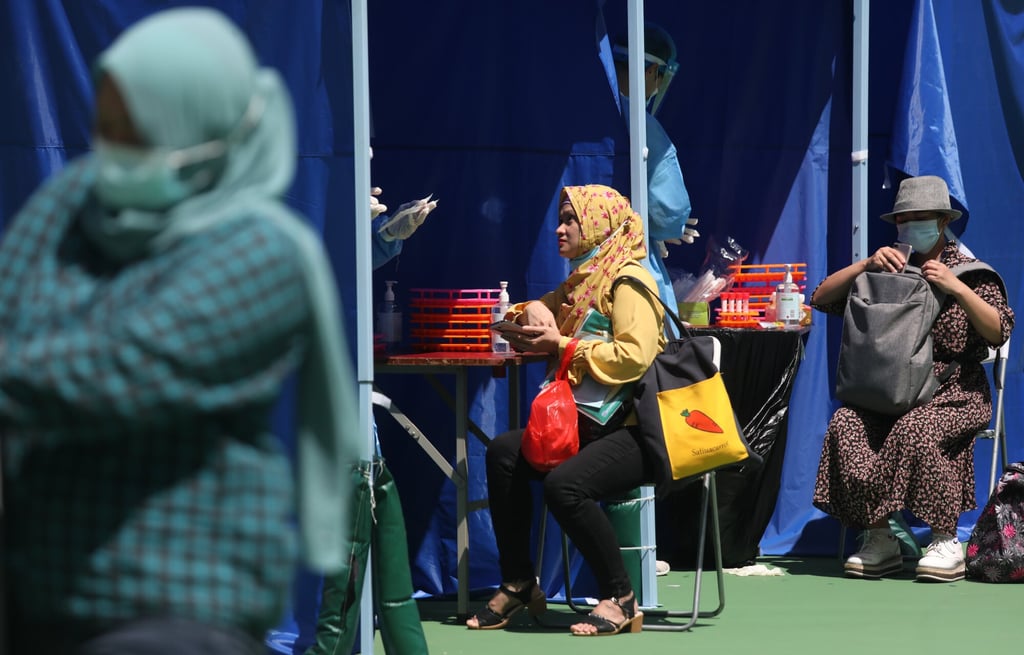Domestic workers take Covid-19 tests in Causeway Bay, Hong Kong. Photo: SCMP / Xiaomei Chen Domestic workers take Covid-19 tests in Causeway Bay, Hong Kong. Photo: SCMP / Xiaomei Chen