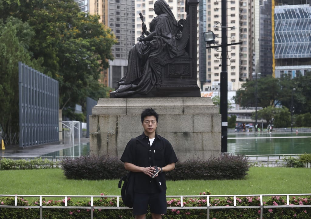 Hong Kong artist Tang in front of the bronze statue of Queen Victoria in Victoria Park, Causeway Bay. Photo: Jonathan Wong