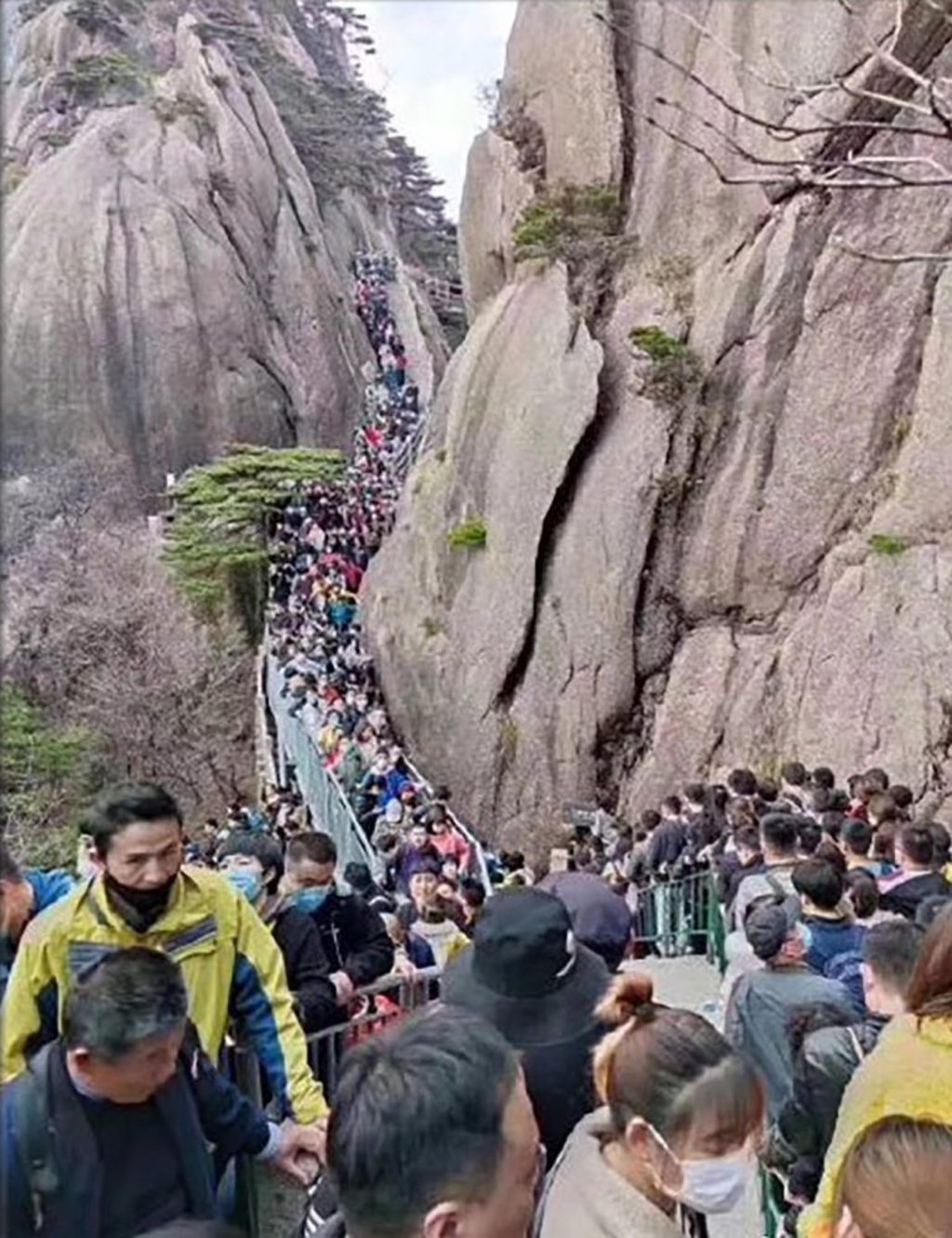 Tourists flock to the Yellow Mountains in 2020. It is one of the most popular tourist locations in China. Photo: Weibo