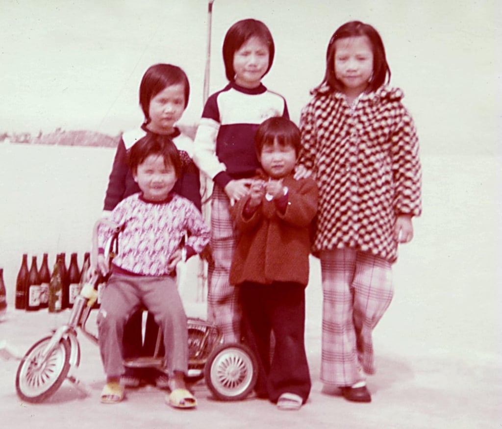 Lee (back row, centre) at about 10 years old.