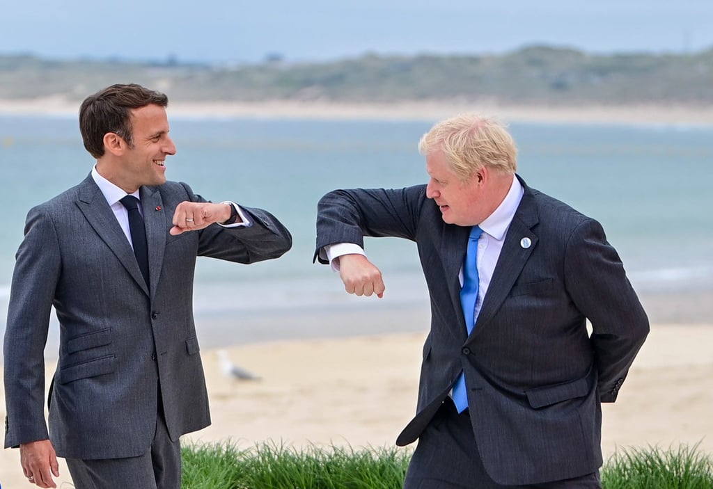 UK Prime Minister Boris Johnson elbow bumps with French President Emmanuel Macron. Photo: Bloomberg UK Prime Minister Boris Johnson elbow bumps with French President Emmanuel Macron. Photo: Bloomberg