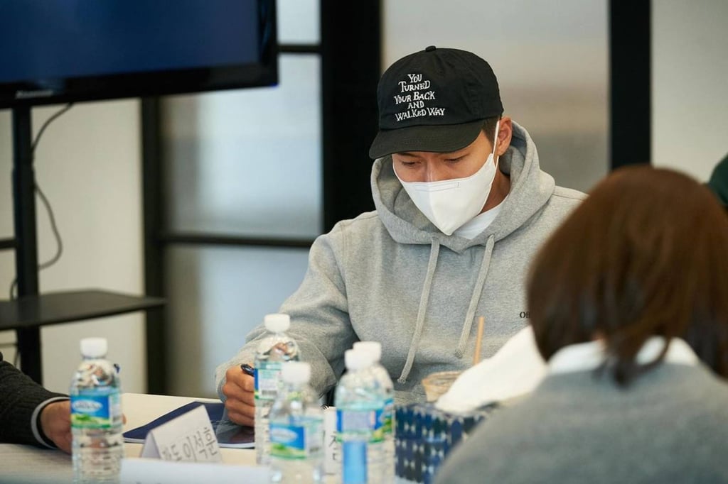 Hyun Bin prepares for filming for Confidential Assignment 2. Photo: @cjenmmovie Hyun Bin prepares for filming for Confidential Assignment 2. Photo: @cjenmmovie