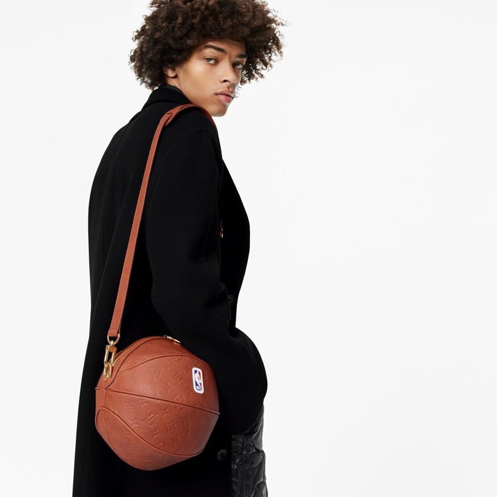 The bag can be worn with or without the net – so versatile! Photo: Louis Vuitton