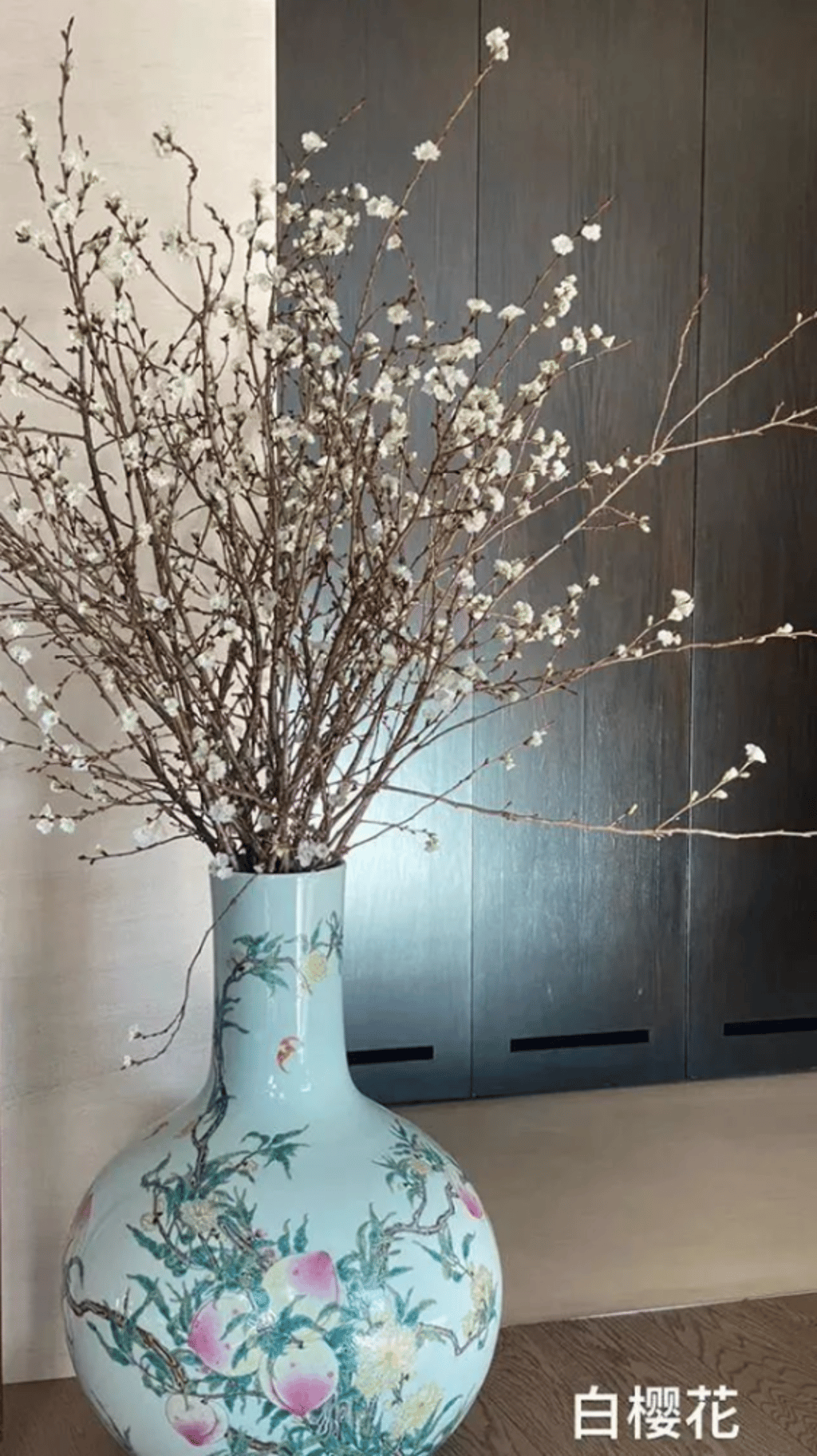 Carina Lau’s famille-rose ‘Nine Peaches’ vase from the Qianlong dynasty in her home. Photo: Sohu