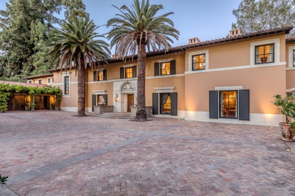 Outside Erika Jayne’s Pasadena mansion. Photo: TopTenRealEstateDeals.com