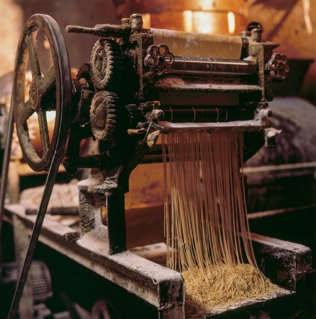 Rice dough is squeezed through a perforated plate to make noodles. Photo: Frank Fischbeck Rice dough is squeezed through a perforated plate to make noodles. Photo: Frank Fischbeck