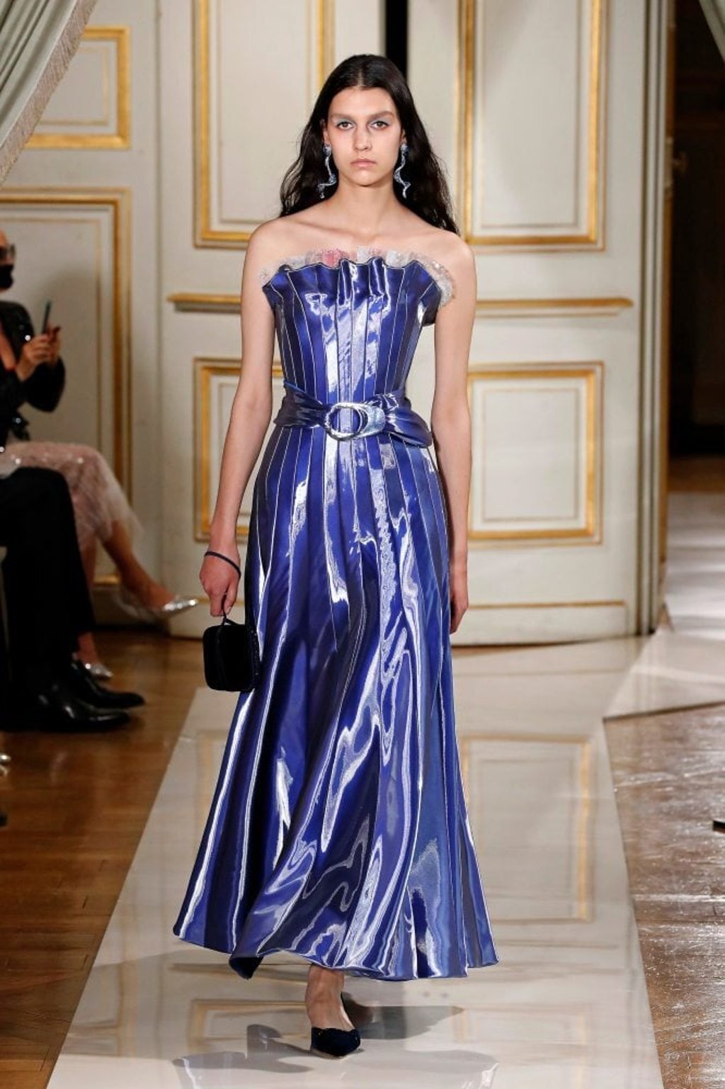 A model presents a creation from Giorgio Armani Privé’s autumn/winter 2021/22 haute couture show at Paris Fashion Week 2021. Photo: Xinhua