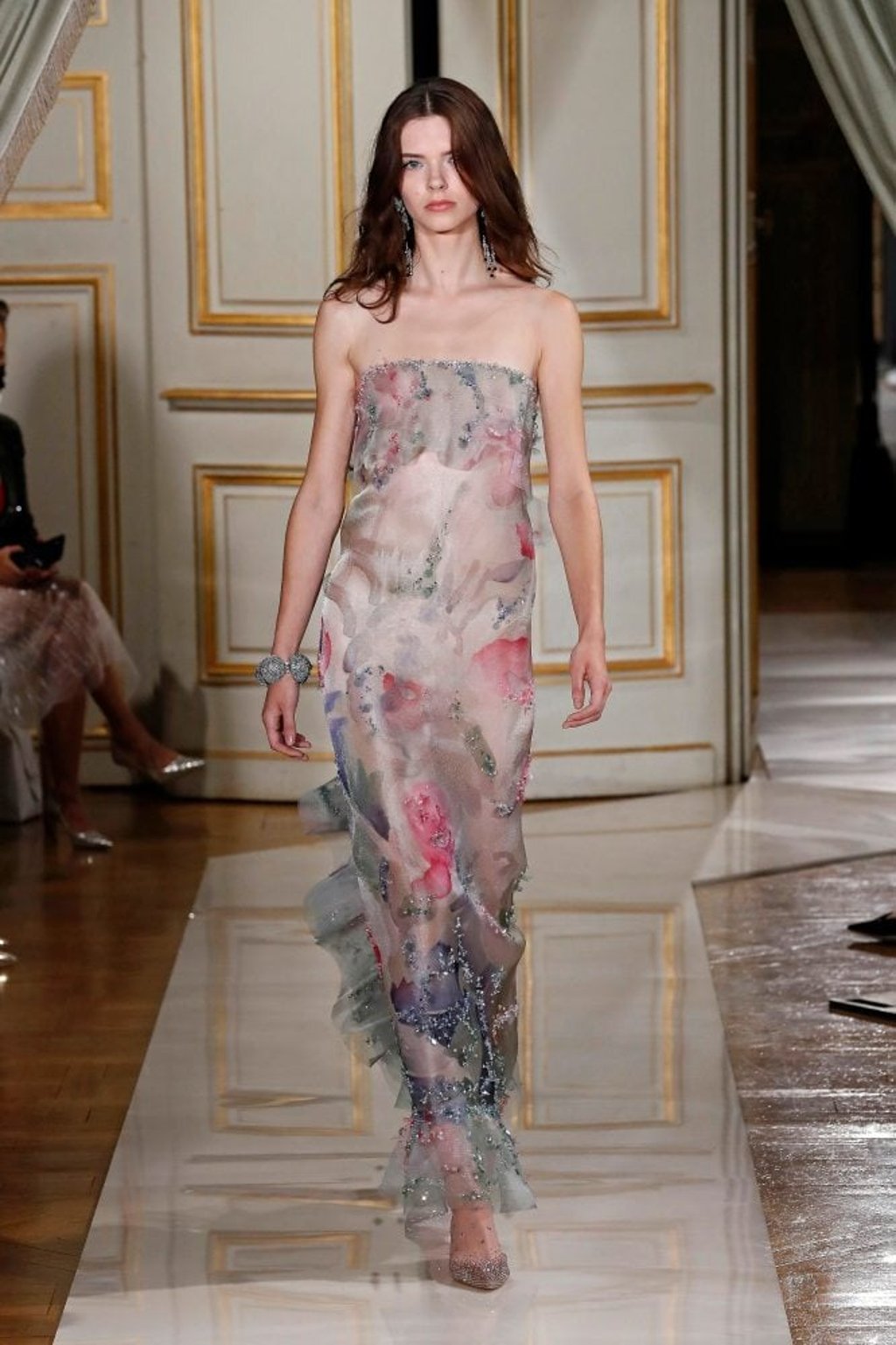 A model presents a creation from Giorgio Armani Privé’s autumn/winter 2021/22 haute couture show at Paris Fashion Week 2021. Photo: Xinhua