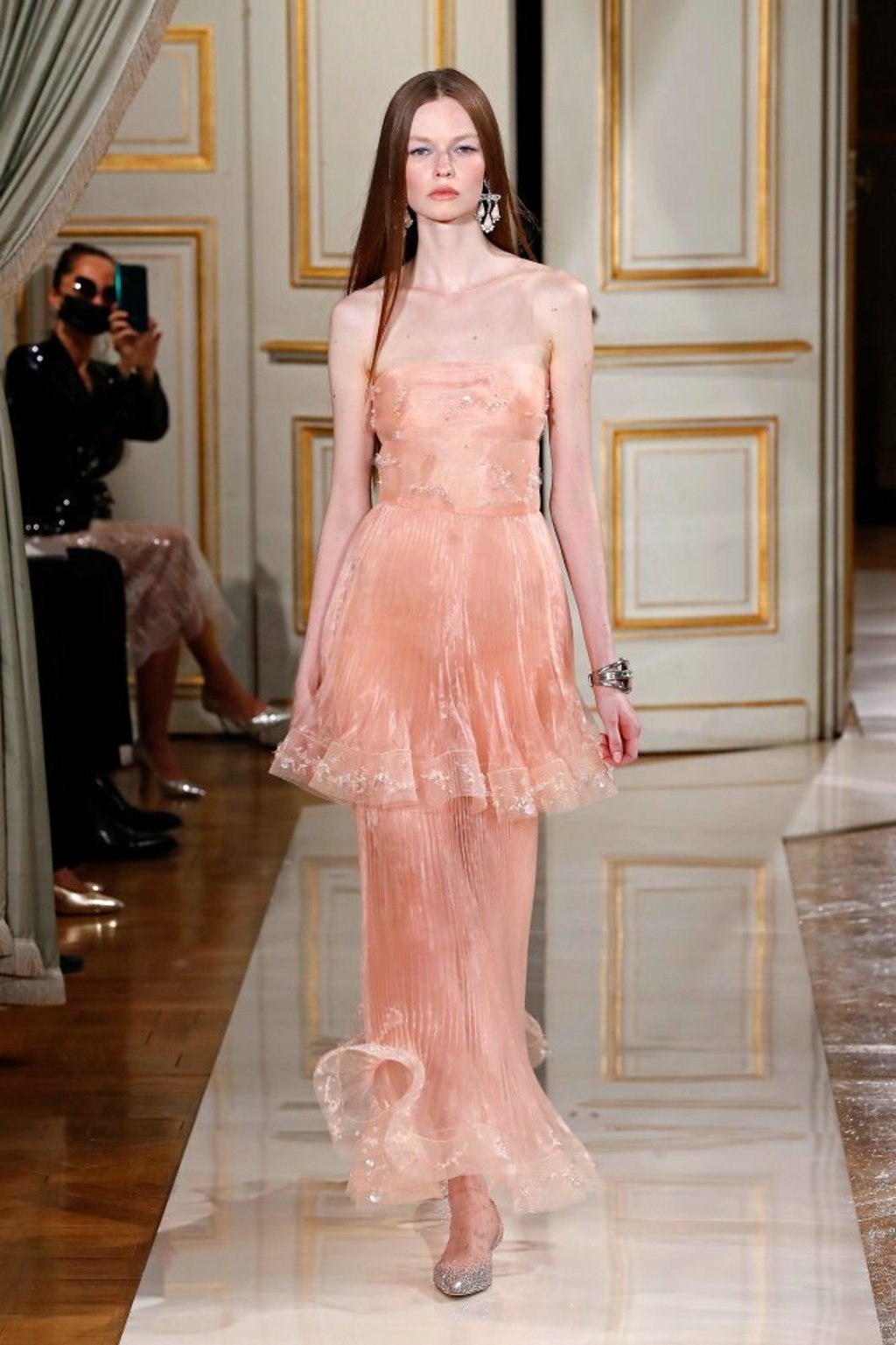 A model presents a creation from Giorgio Armani Privé’s autumn/winter 2021/22 haute couture show at Paris Fashion Week 2021. Photo: Xinhua