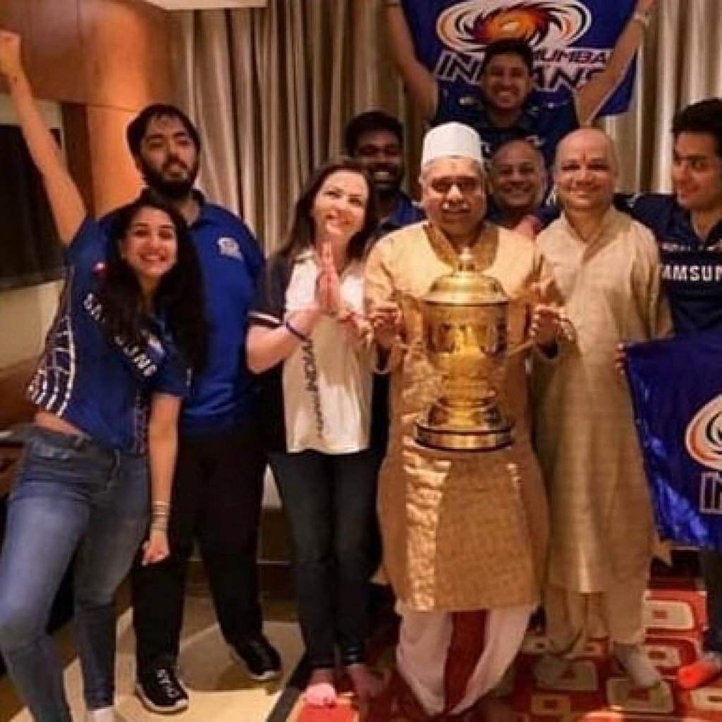 Radhika Merchant and the Ambani family. Photo: @radhikamerchantfc/Instagram