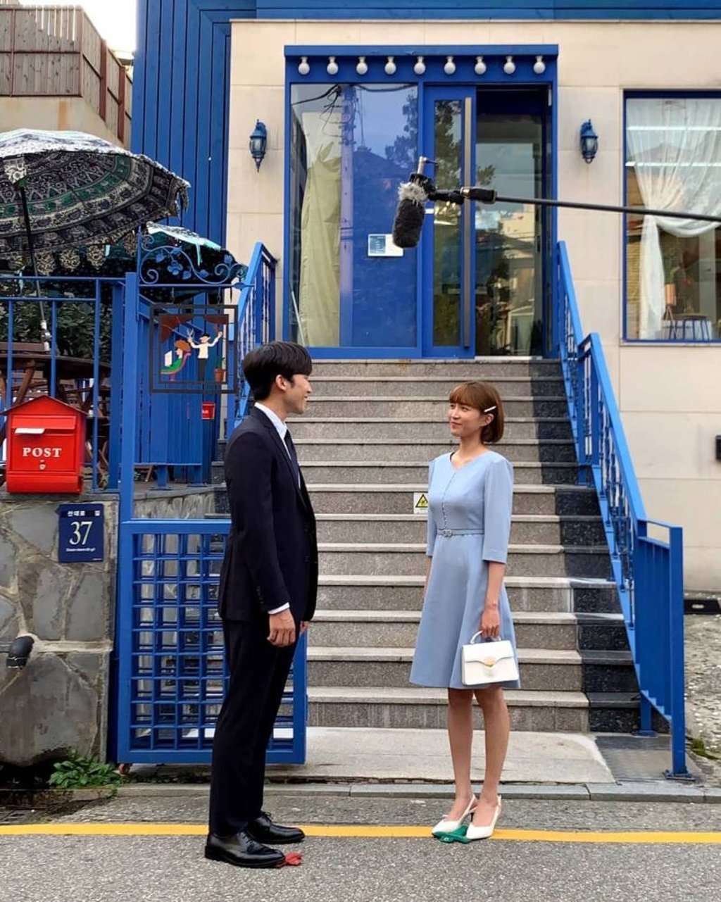 Lee Sang-yi and Lee Cho-hee on the set of Once Again. Photo: @leesangyi_/Instagram